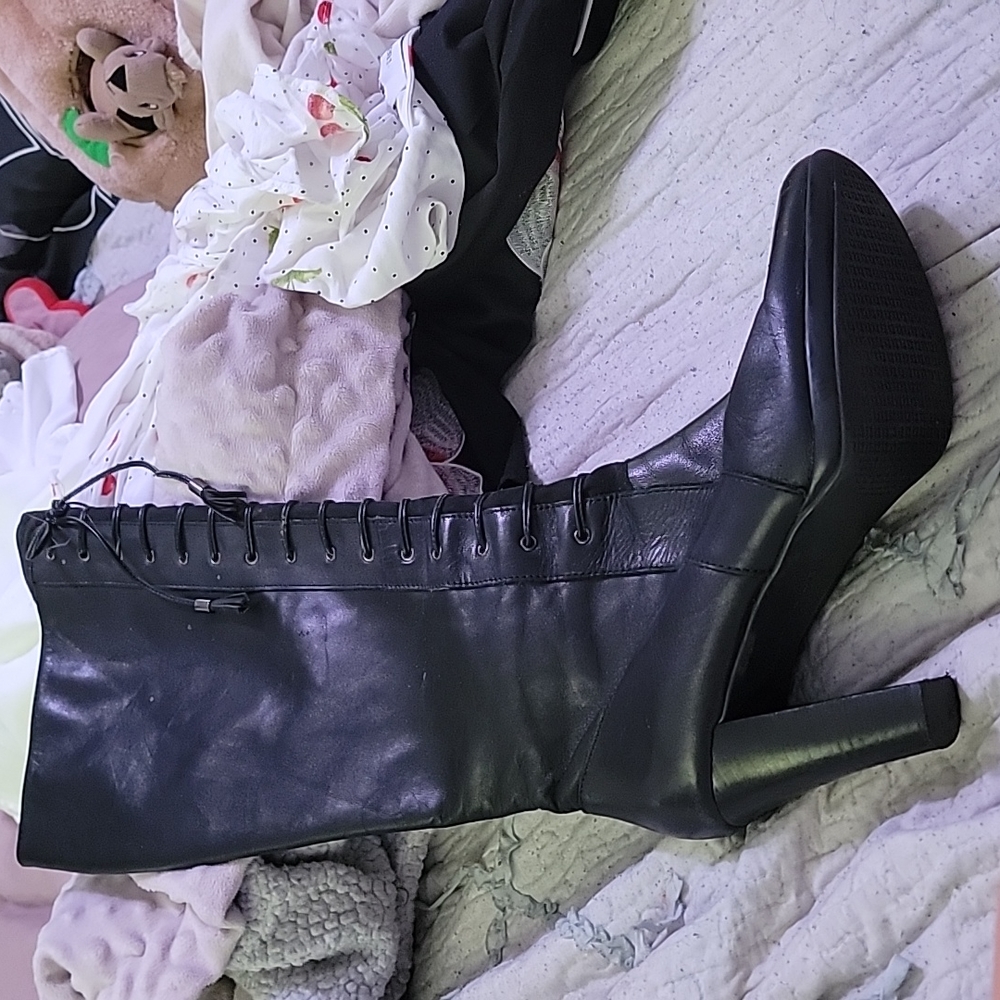 Tahari Lawton Knee High Boots Size 9M